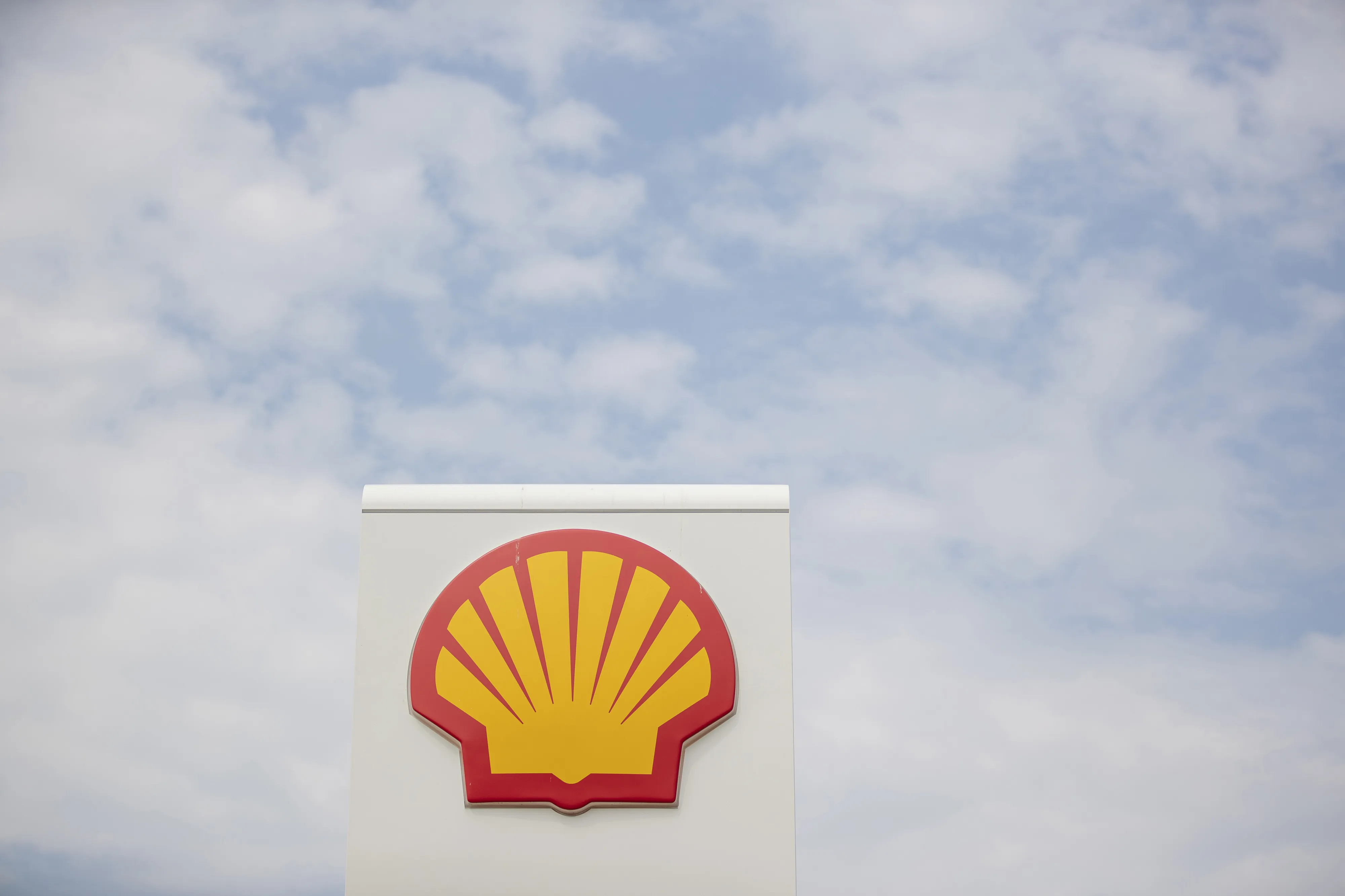 Shell Fuel Tanker Deliveries Ahead Of Earnings 