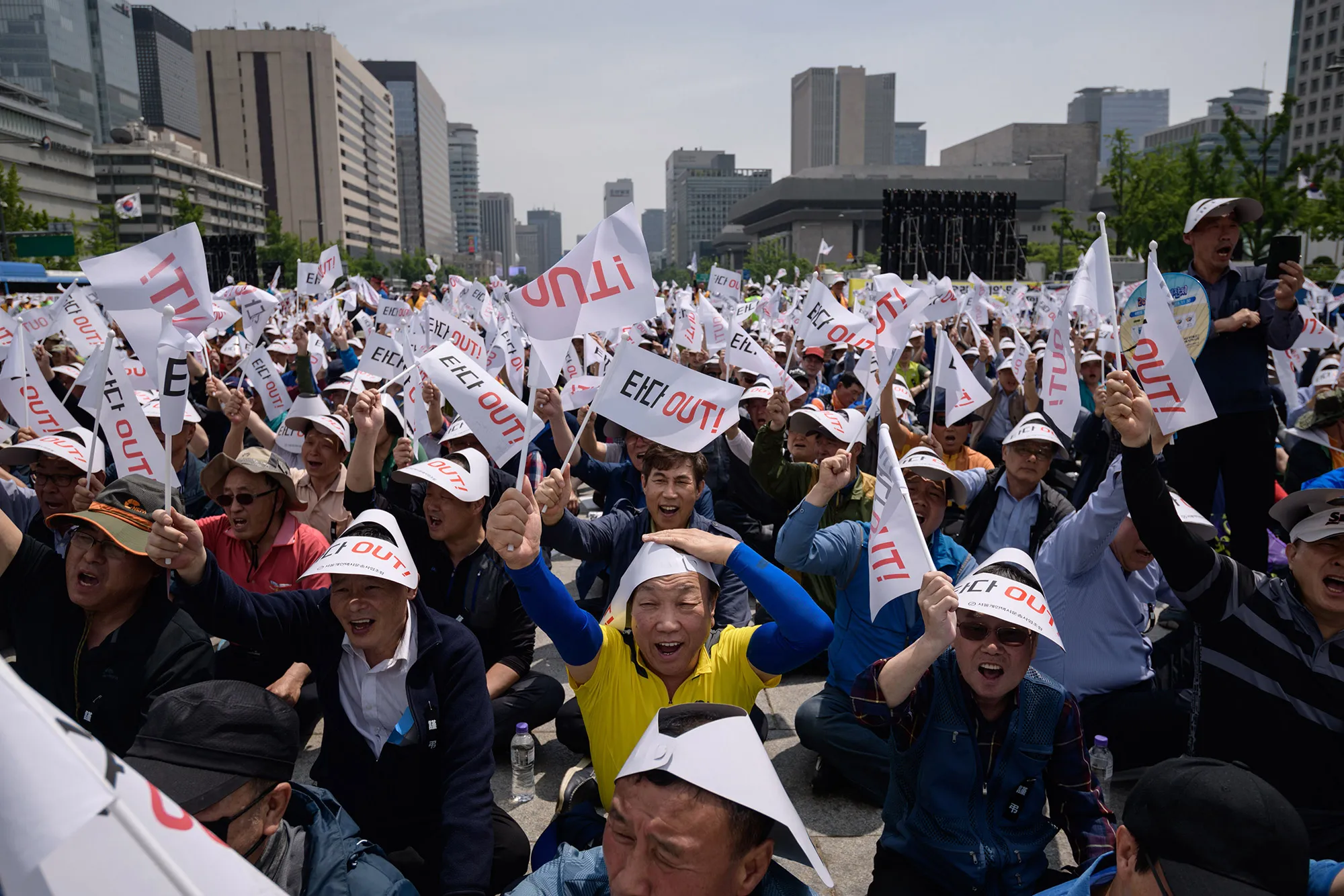 Taxi drivers protest against ride-hailing service 'Tada'&nbsp;in central Seoul,&nbsp;in May.&nbsp;