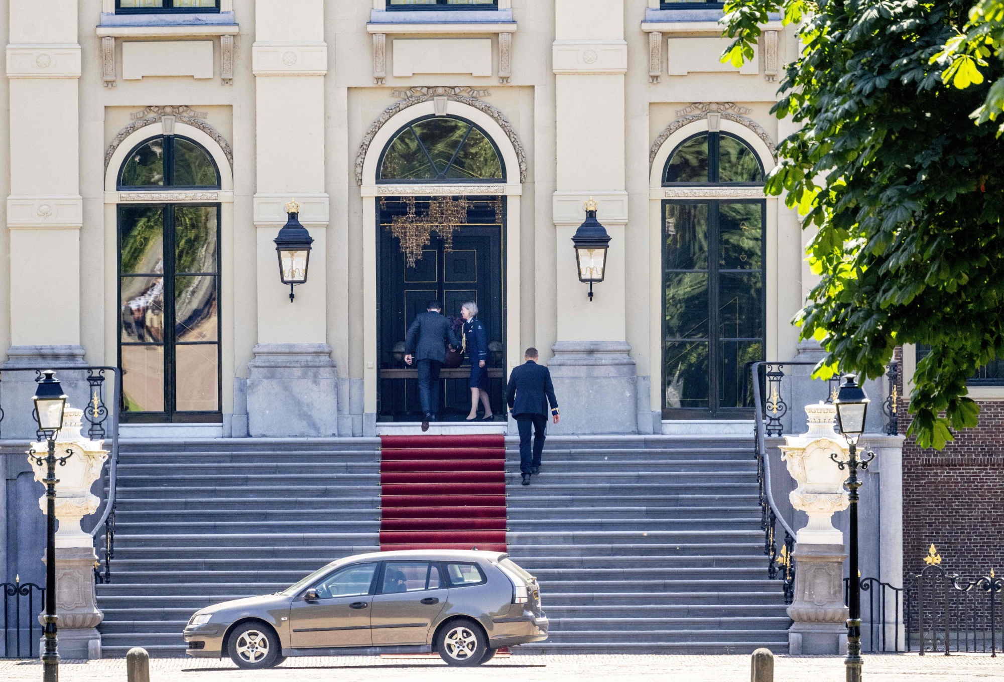 Mark Rutte arrives at Huis ten Bosch Palace to update King Willem-Alexander about the fall of the cabinet, in The Hague on July 8.