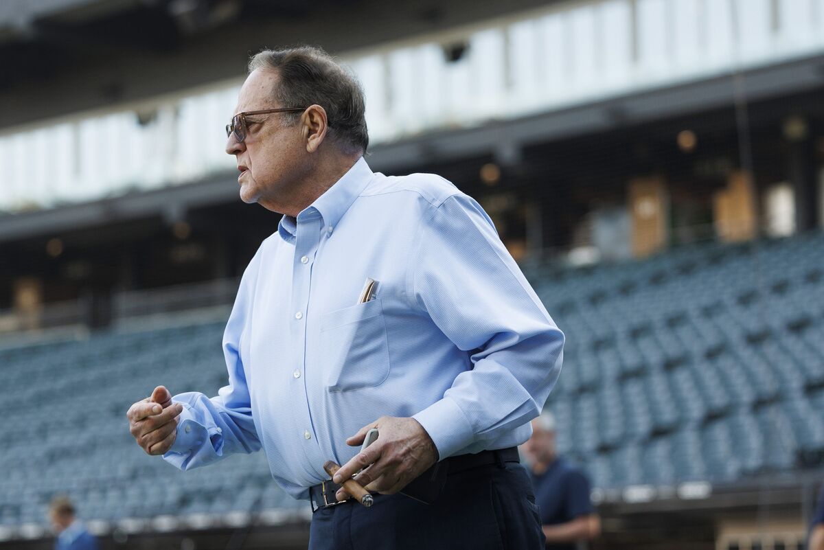 Billionaire Reinsdorf Has Now Run Best and Worst of Sports Teams