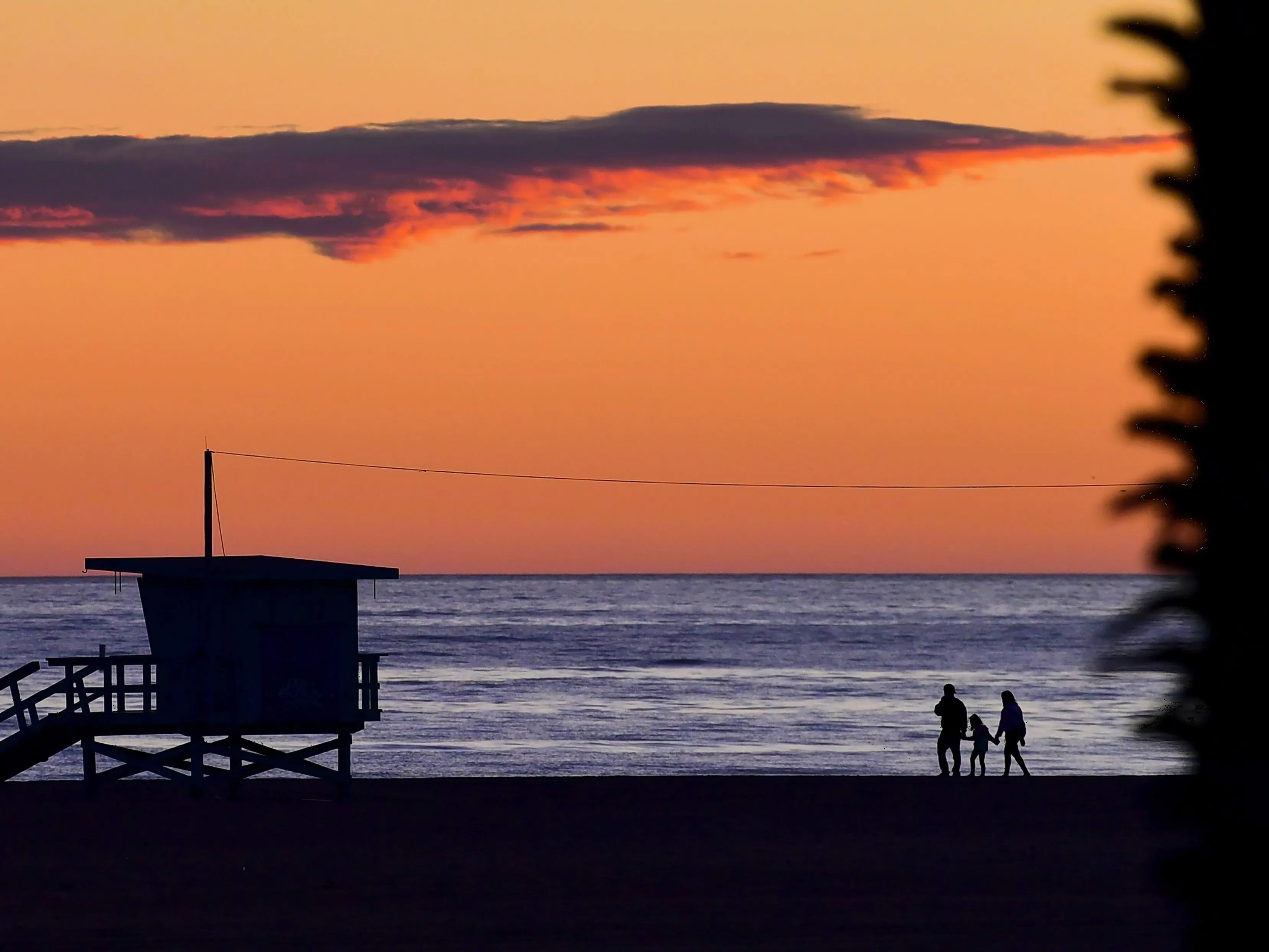 After work time with the family could include a walk along the beach in a new ‘bleisure’ age&nbsp;.
Photographer:&nbsp;Frederic J. Brown/AFP via Getty Images

&nbsp;