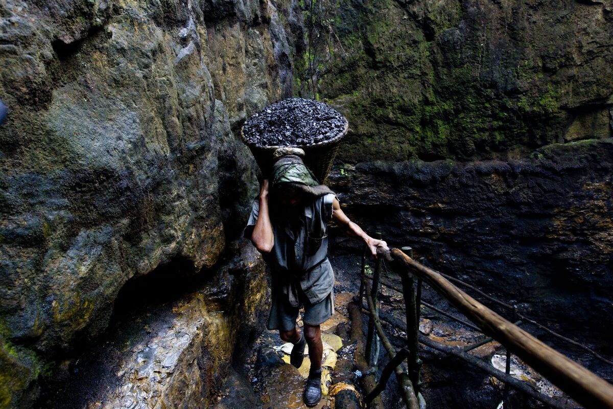 Singapore Weighs Novel Carbon Credits for Coal Phaseout in Asia