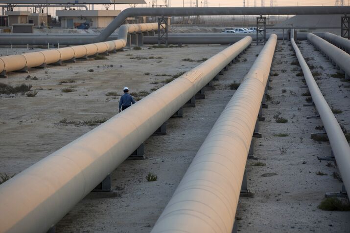 Transport pipes leading to oil storage tanks at a Saudi Aramco oil refinery.