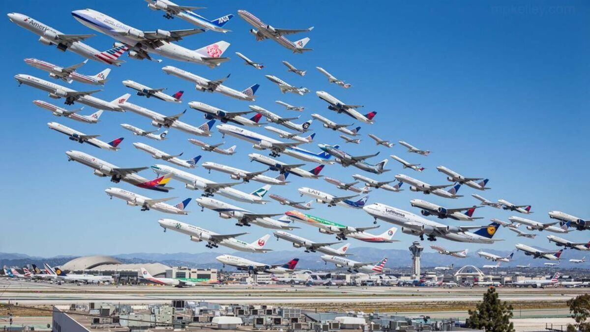 One Stunning Image Captures 8 Hours of Departures at LAX Bloomberg