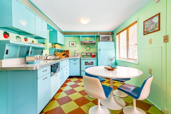 The B-52s’ Kate Pierson Is Selling Her Woodstock-Area Motel