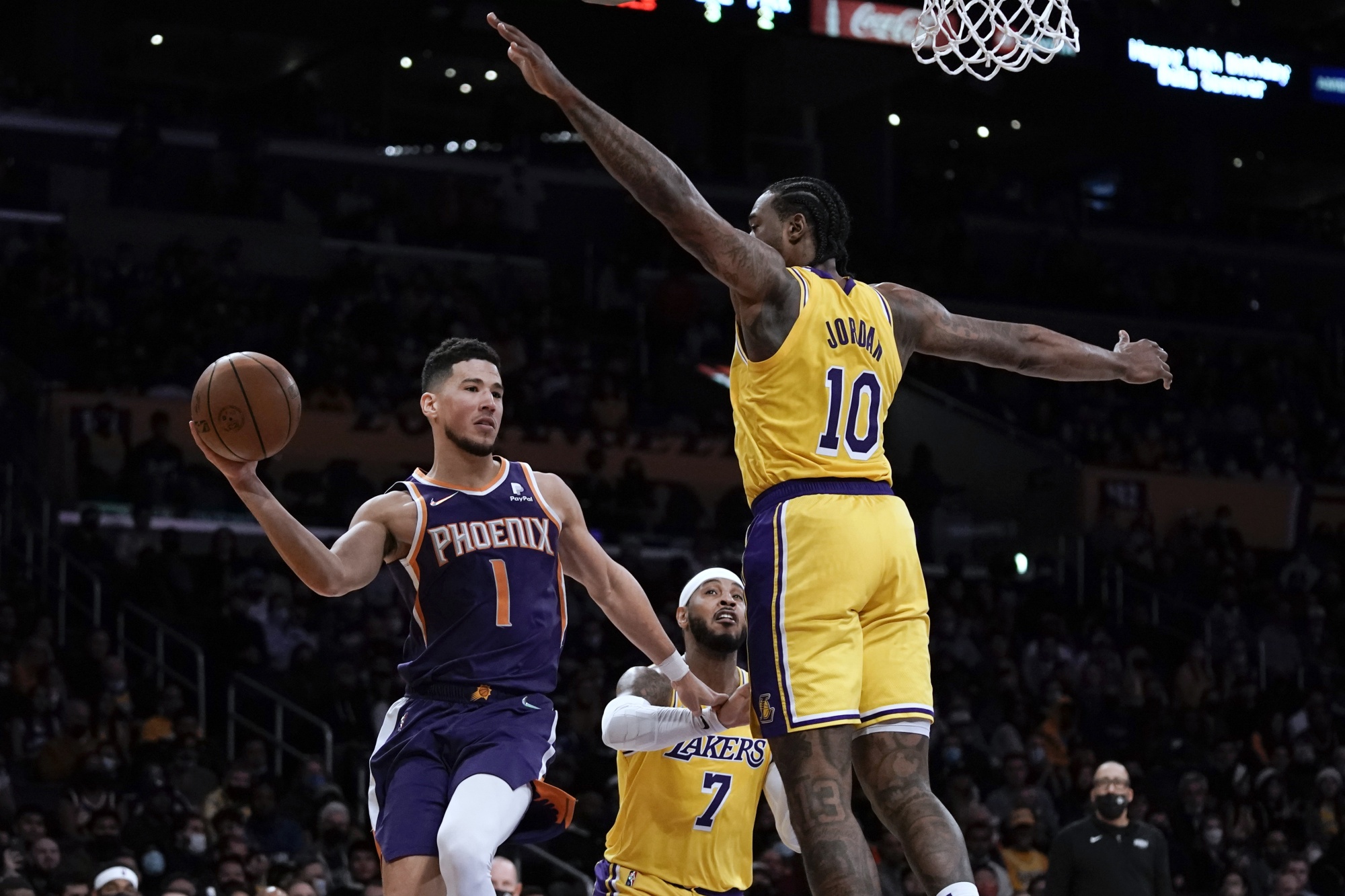 Booker, Ayton Push Suns Past Lakers 108-90 - Bloomberg