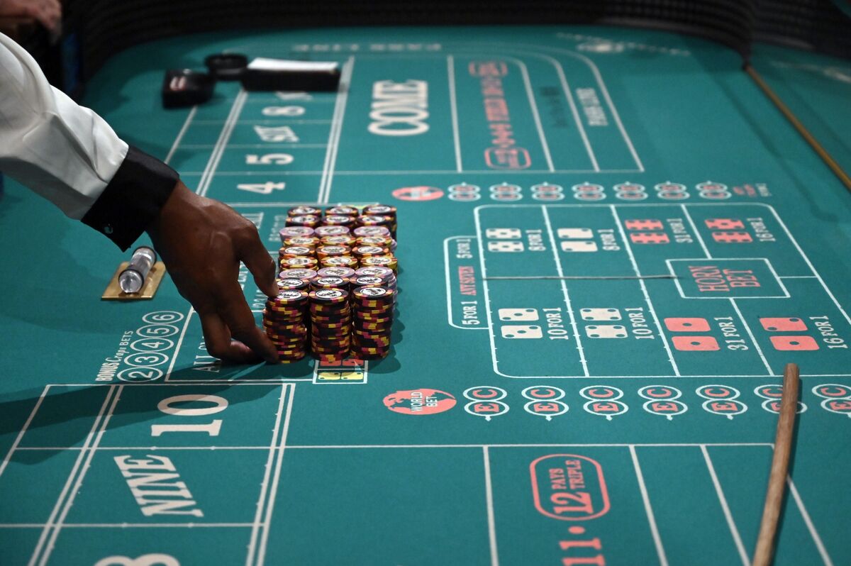 Evolution’s Asian Partner Loses Gaming License, Shares Slide