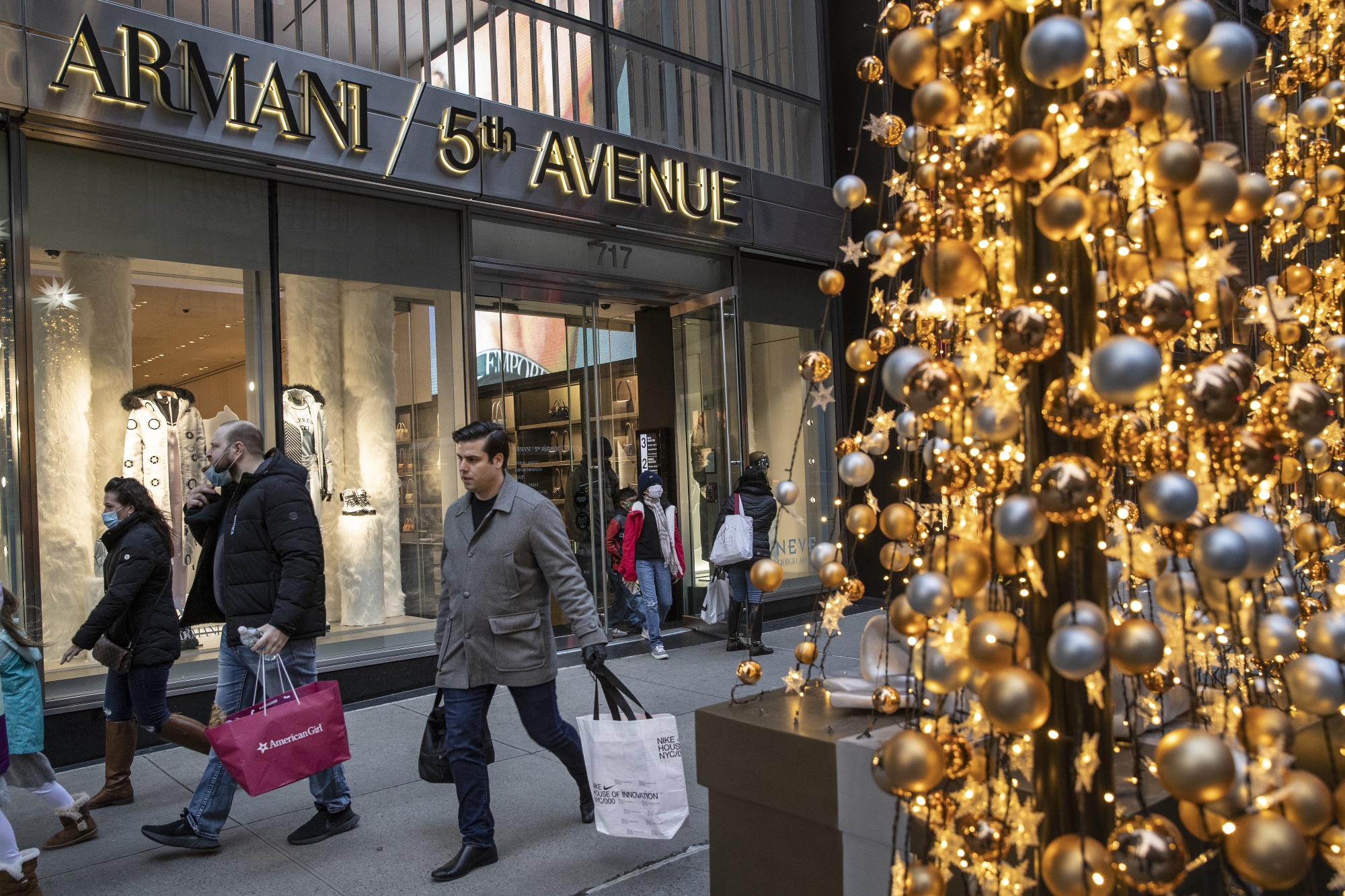 NYC's Fifth Avenue Named World's Most Expensive Shopping Area - Bloomberg