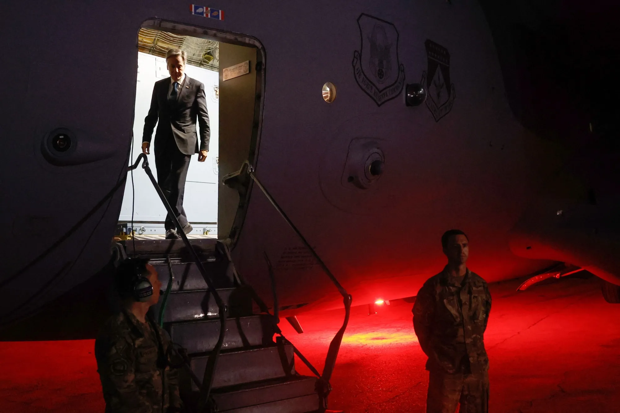 US Secretary of State Antony Blinken disembarks in Amman, Jordan,&nbsp;on Nov.&nbsp;3