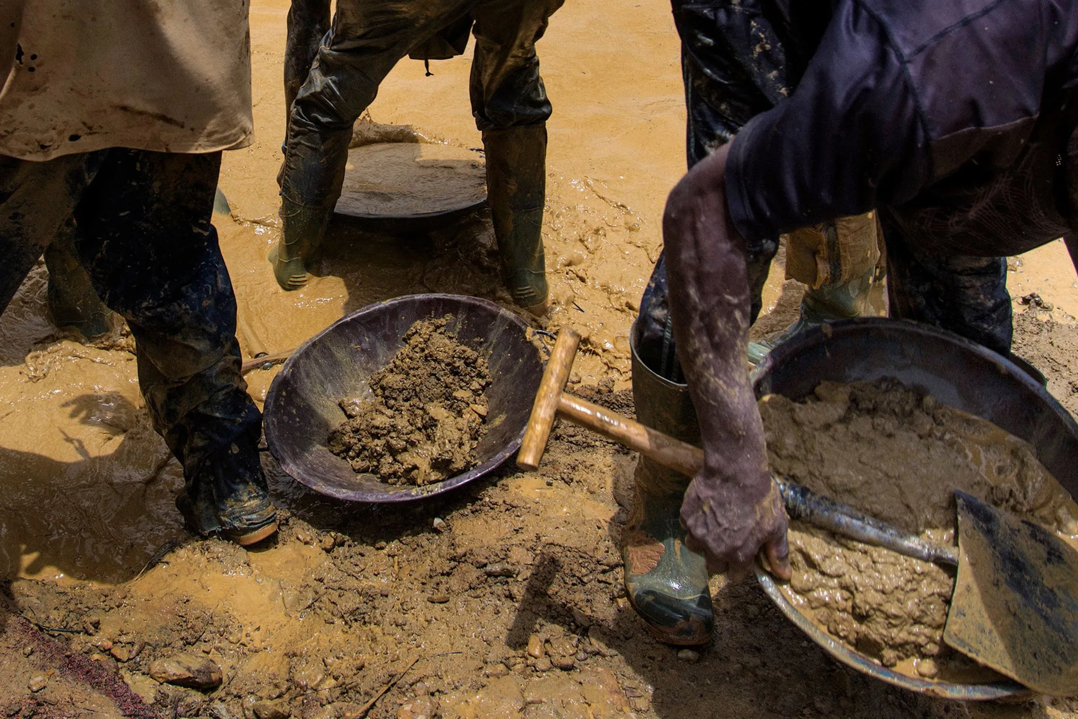 Illegal gold miners in Niger.