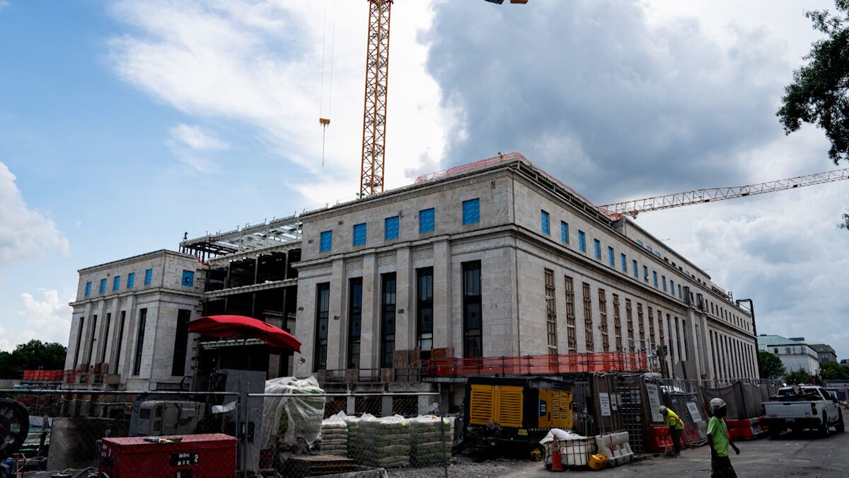 Trump to Tour Fed Construction Site After Criticizing Powell