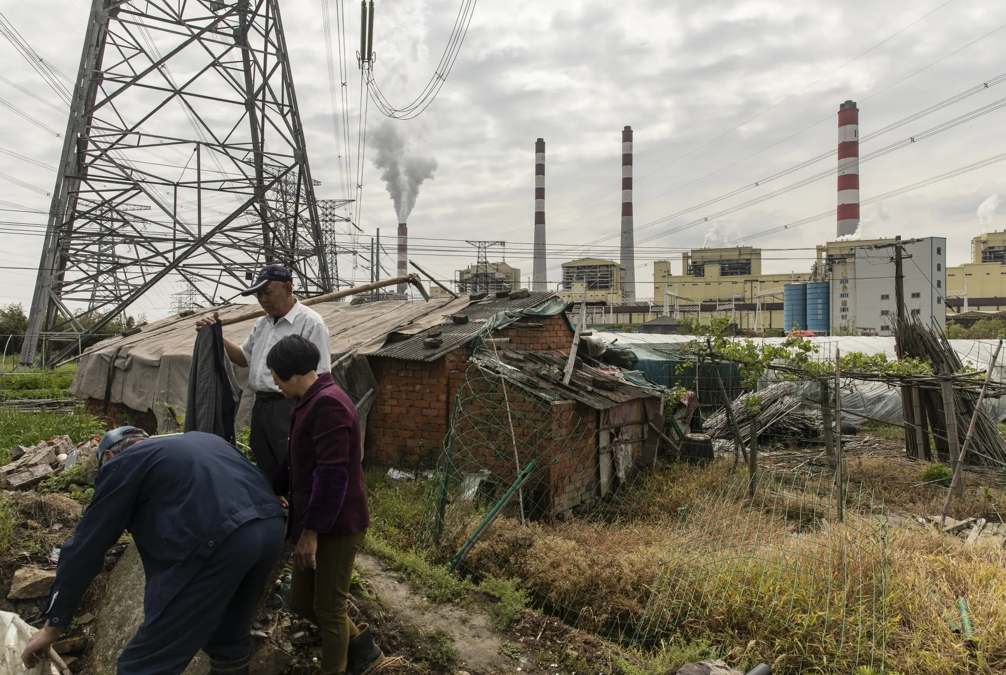 Industry in Ningbo as China 1Q GDP Drops 6.8%