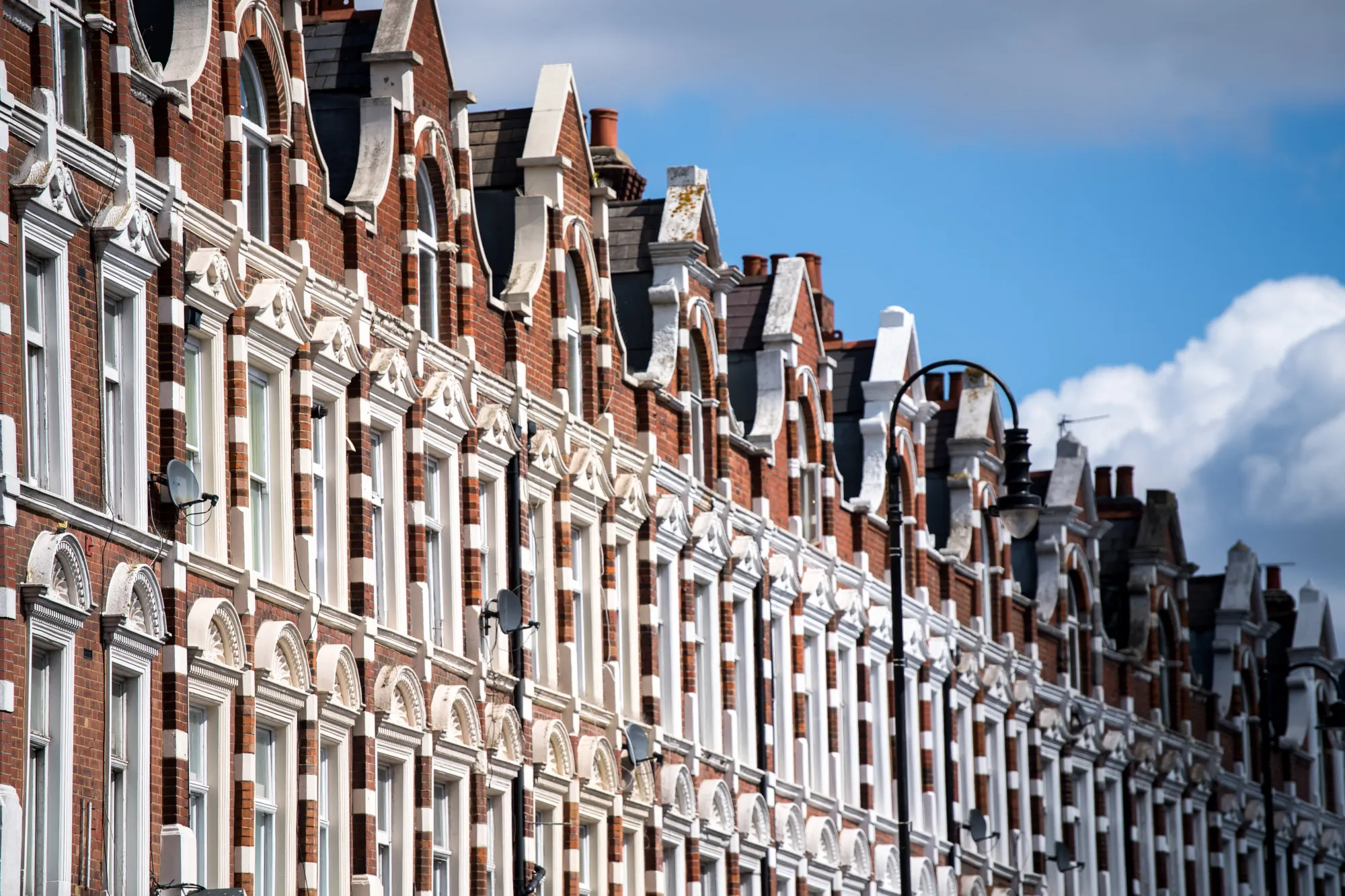 U.K. House-Price Growth Sees Modest Rebound