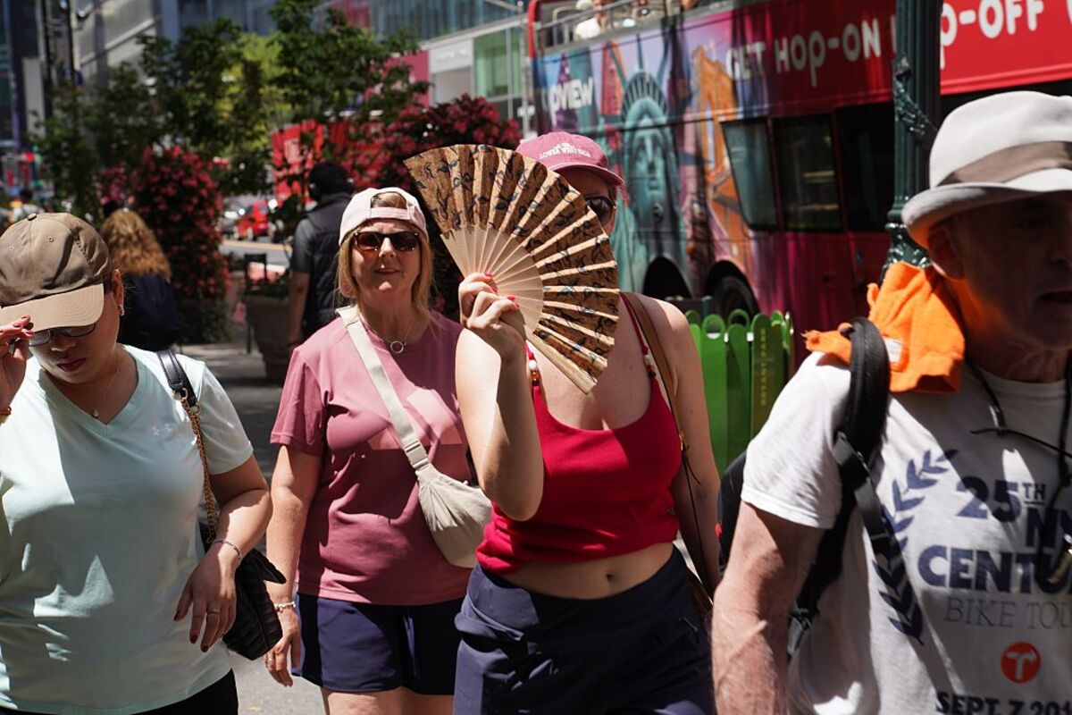 Sweltering Heat Dome Threatens US Holiday Events and Power Grids
