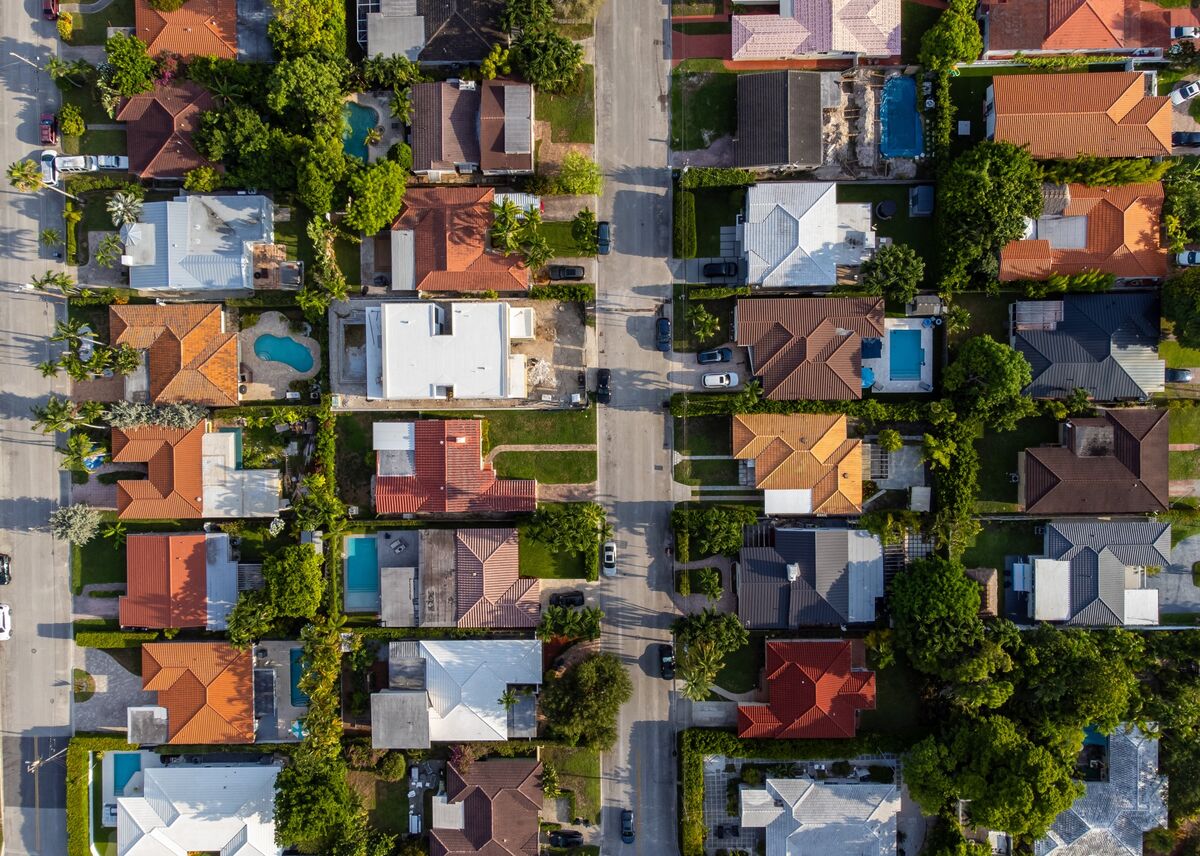 US Mortgage Rates Slide to 6.32%, Boosting Purchase Activity