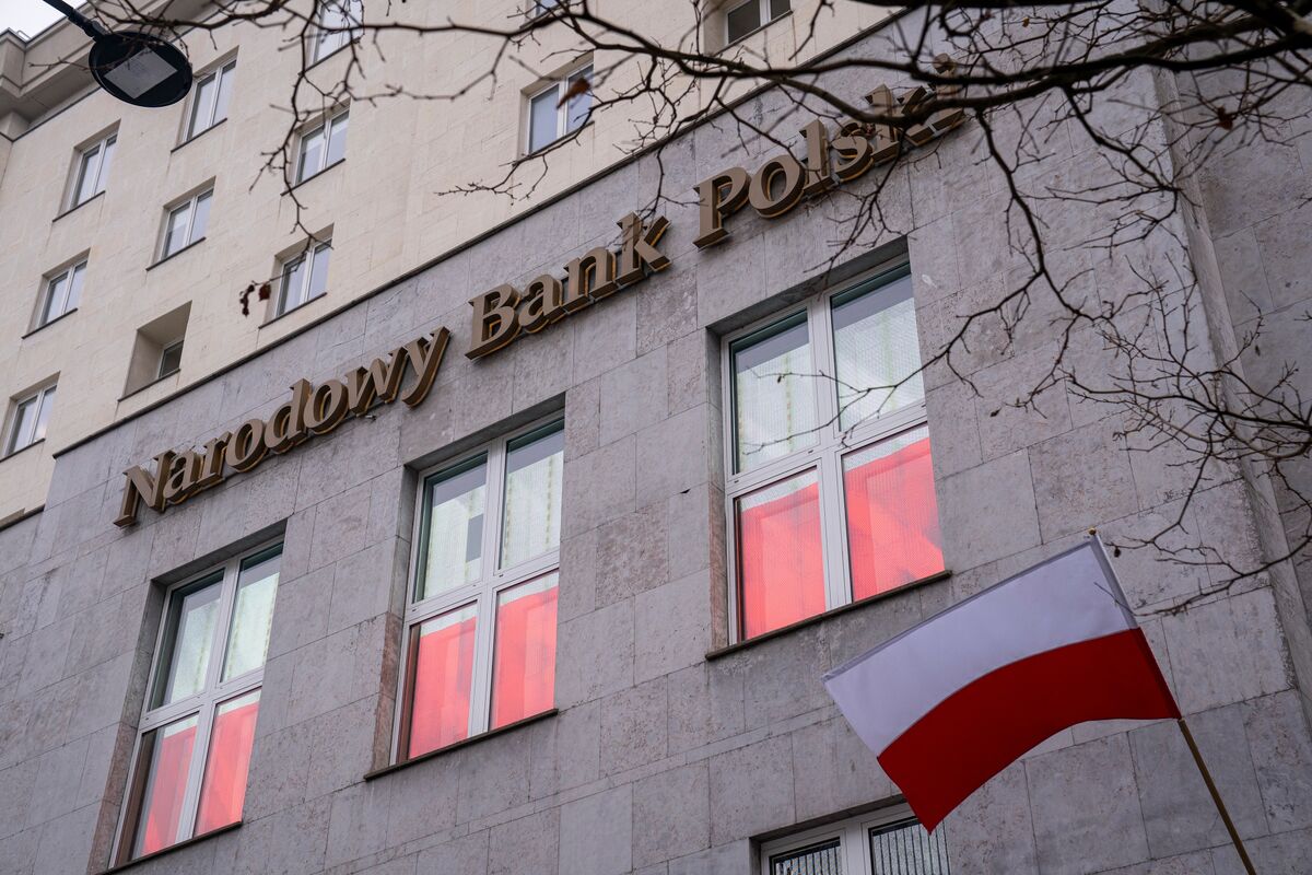 Poland and Romania Set to Hold Rates as Price Outlooks Brighten