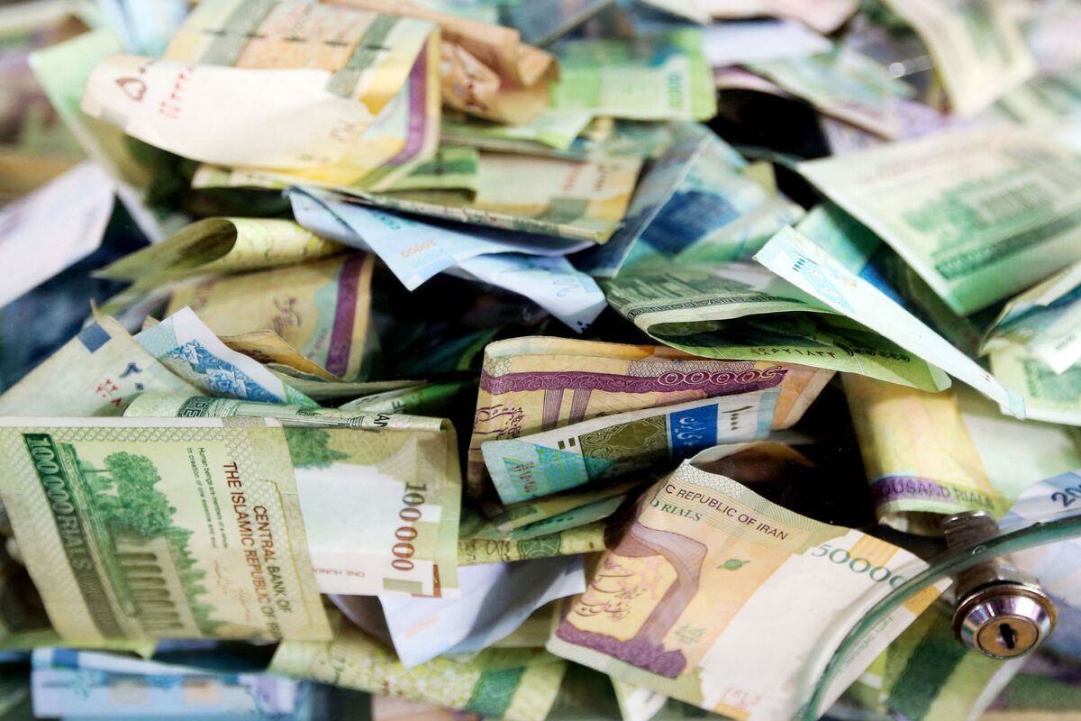 イラン通貨リアルが下げ加速、過去最安値を更新－年初来で27％下落 