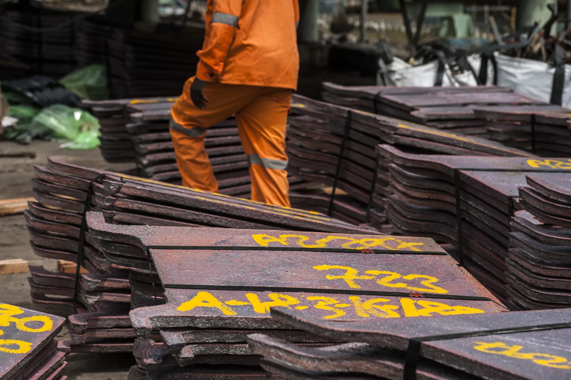 The metals and energy major plans to ramp up copper production from the mines to 300,000 tons a year and cobalt output to 6,000 tons.&nbsp;
