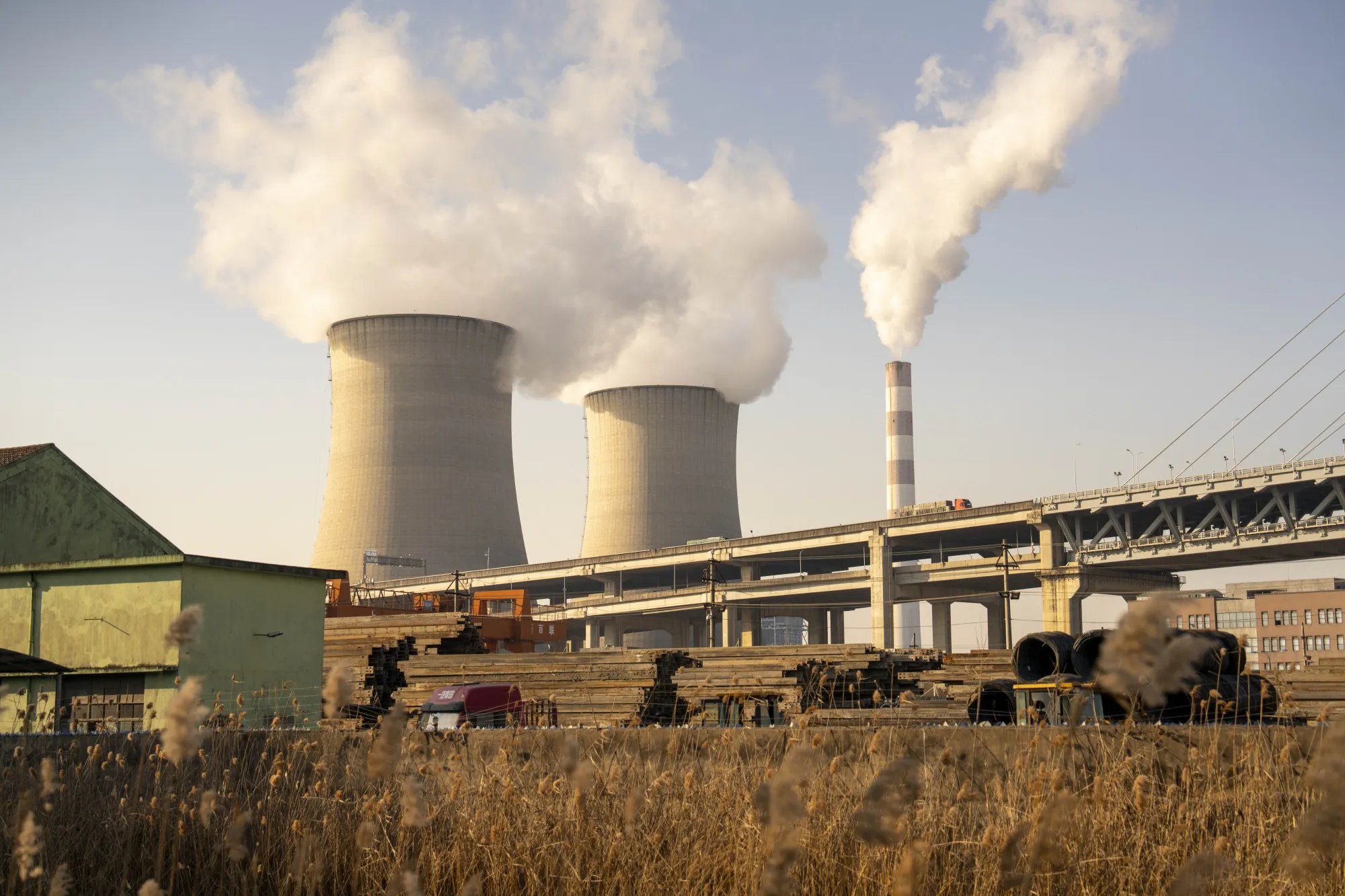 China Allows New Coal Plants Through 2027 to Fill Renewable Gaps - Bloomberg