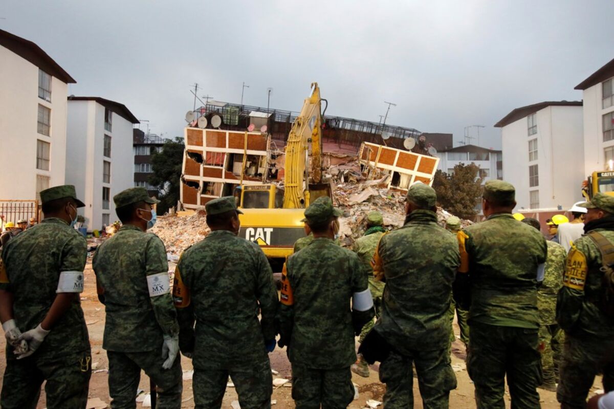 New shopping mall partly collapses in Mexico City - National