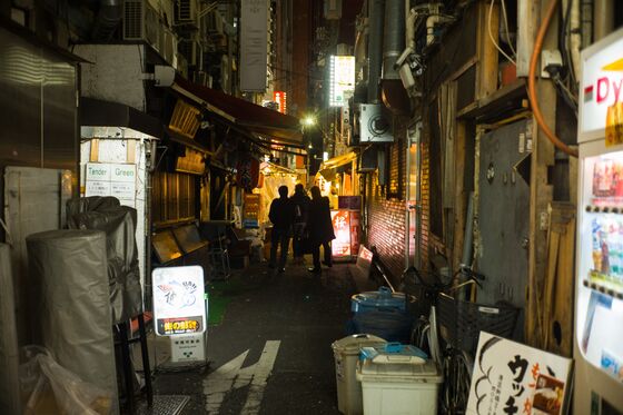 Desperate Restaurants Defy Japan’s Virus Curbs to Stay Open Late