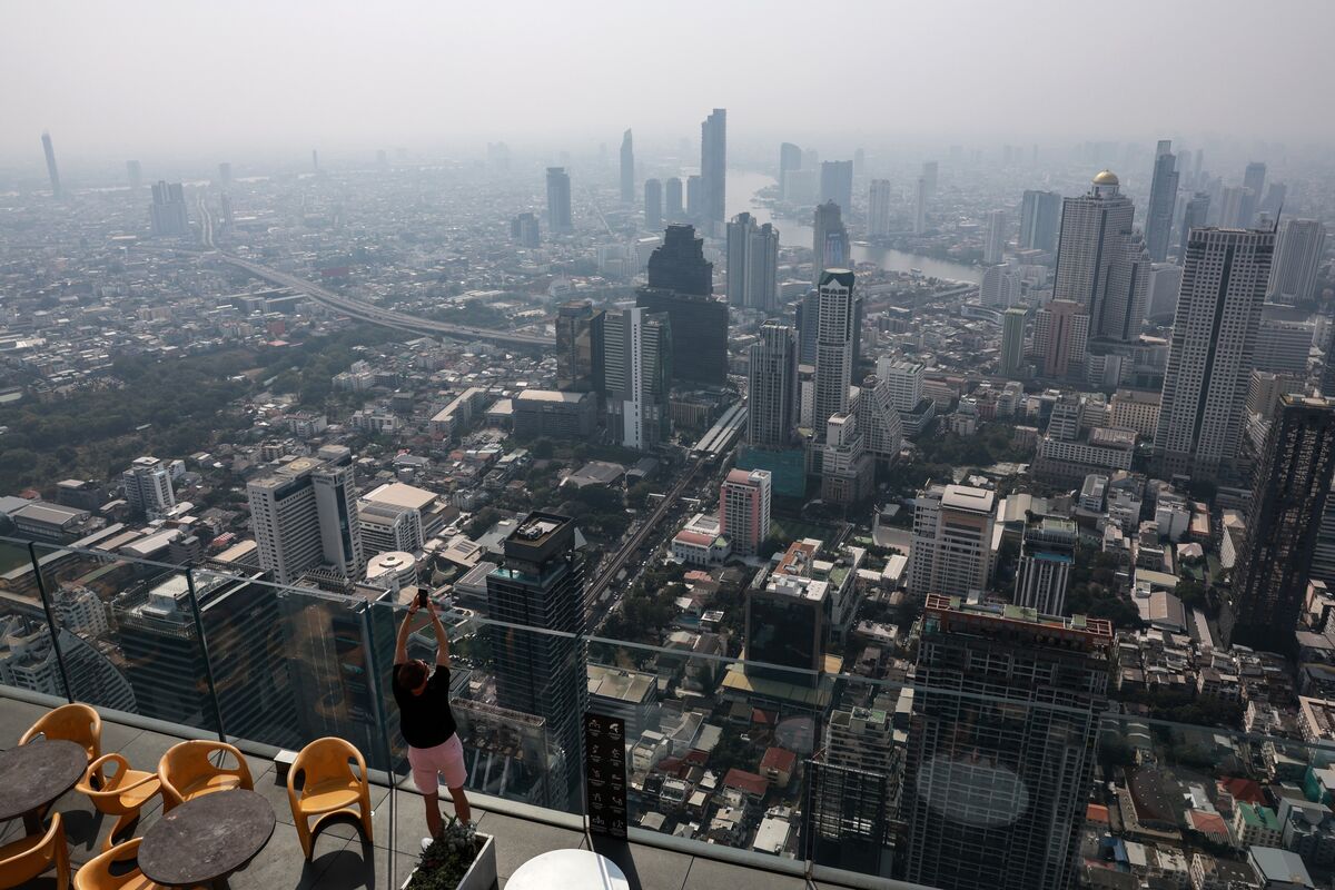 Thai Lending Slump for Four Straight Quarters Flags Growth Risks
