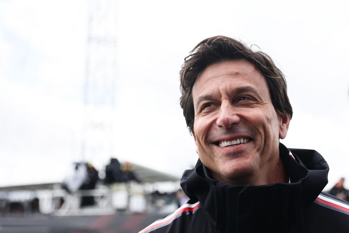 🟪"Regolamentazione Controversa: Toto Wolff e Ola Källenius Esclusi dalla Gara di Endurance"