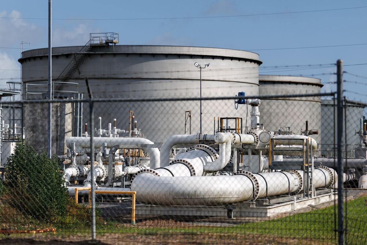 bloomberg.com - Julian Hast - US Natural Gas Inches Up on Cooler Forecasts, Heating Demand