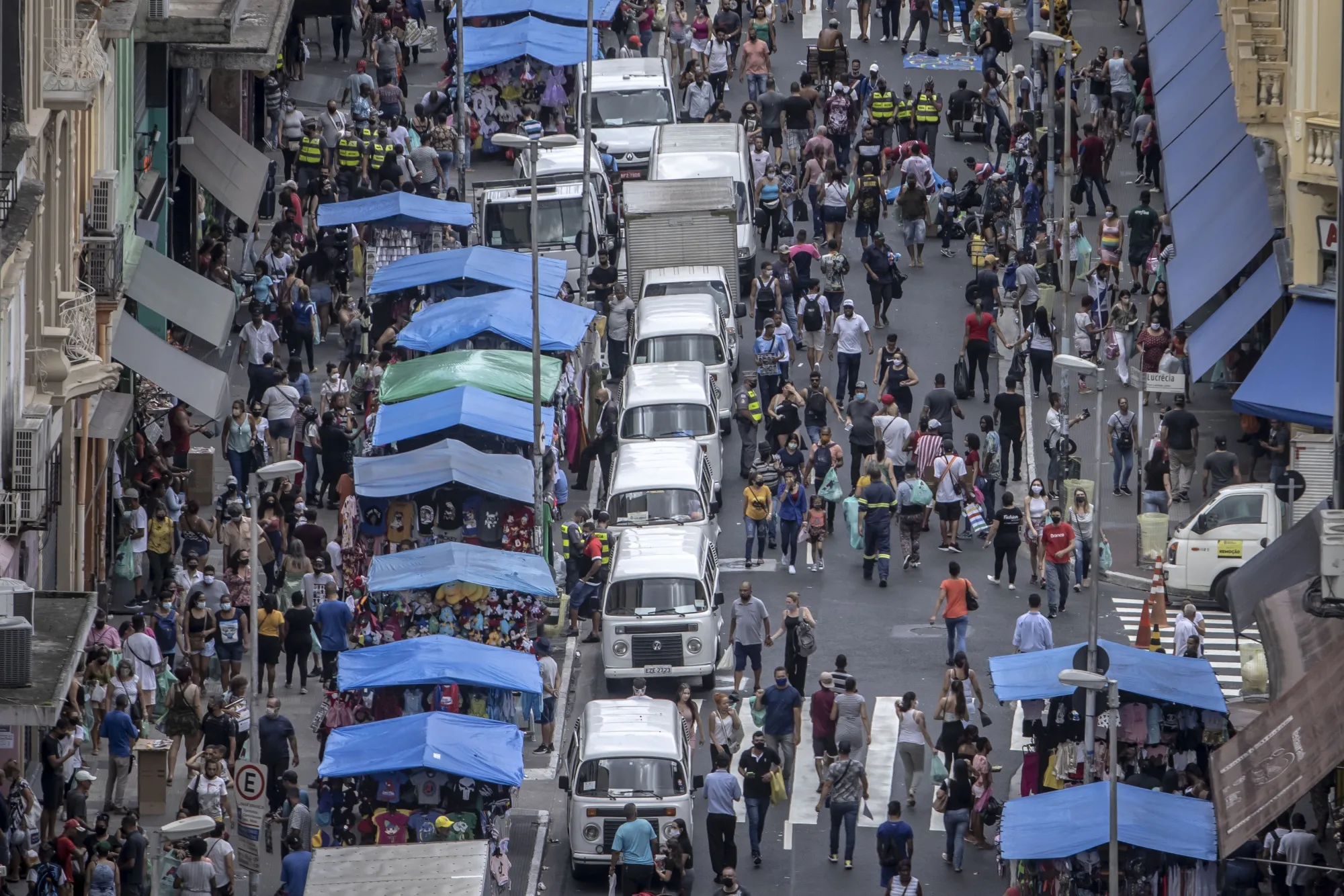 Shoppers wearing protective masks walk on 25 de Marco street in Sao Paulo, Brazil, on Friday, Dec. 18, 2020. This week Brazil reached 7 million coronavirus cases as infections pick up pace just ahead of the holiday season.