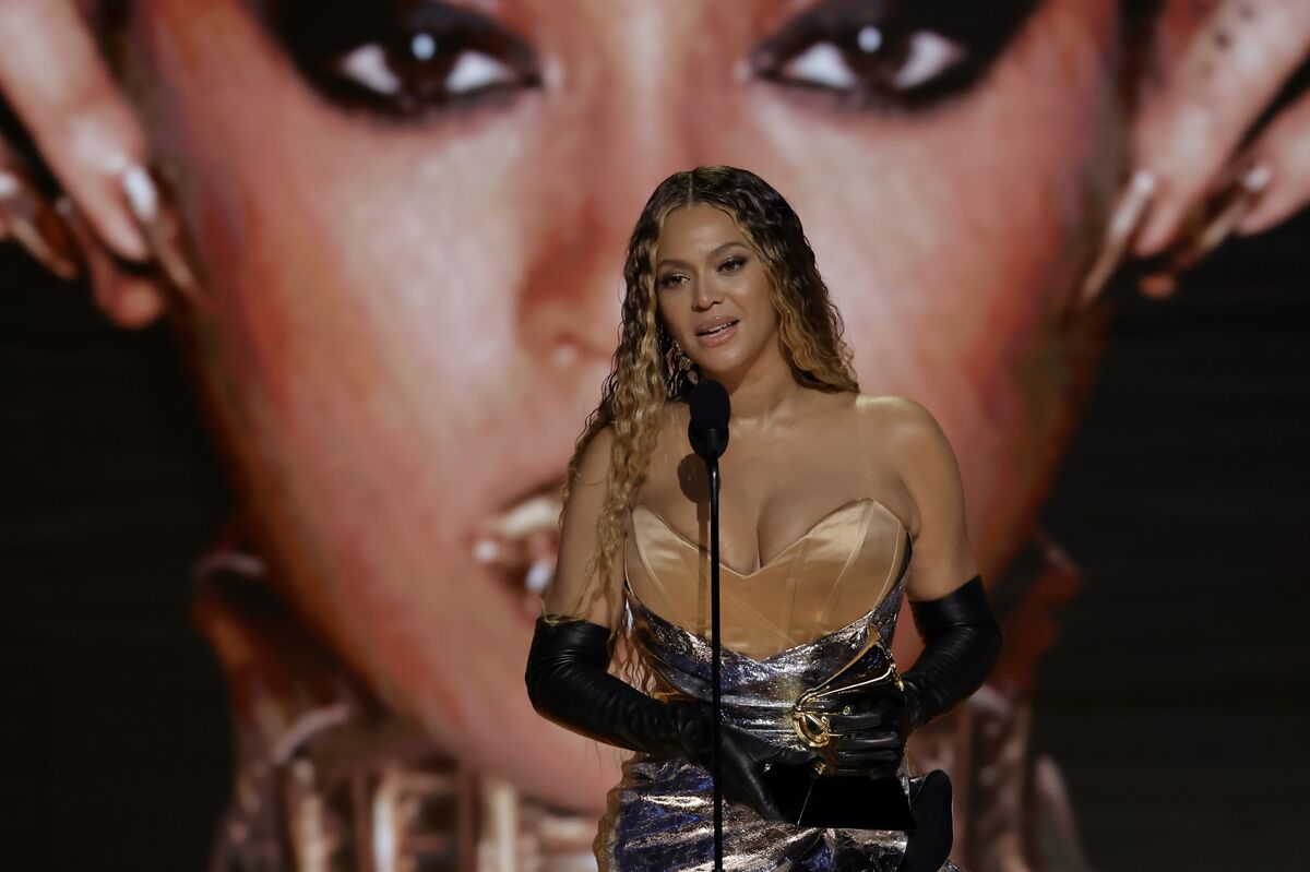 Beyonce Ivy Split Adidas Headache Yeezy Fiasco - Bloomberg