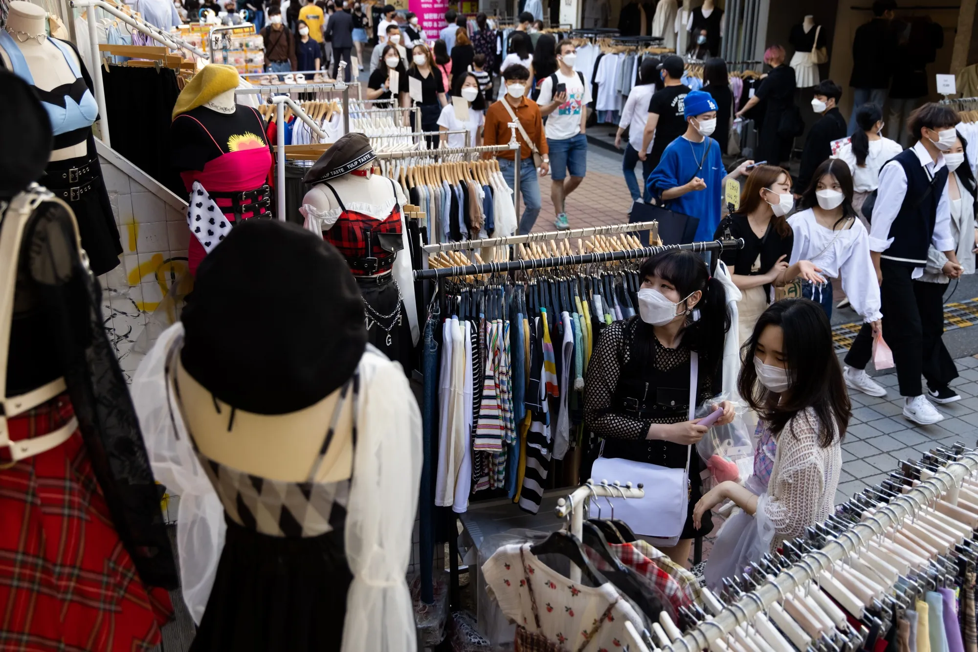 Shops and Restaurants Ahead of Consumer Confidence Figures