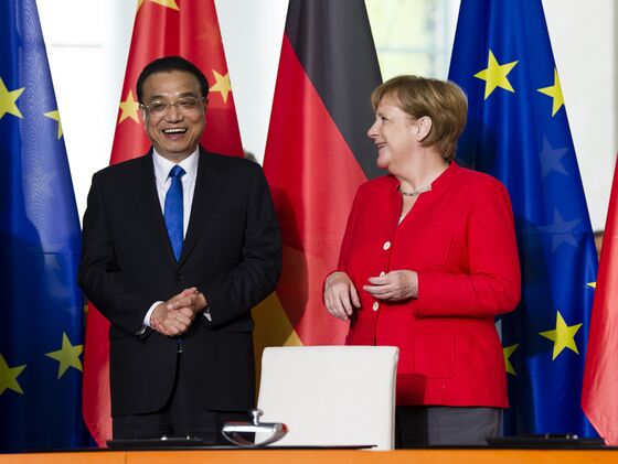 Merkel Lauds China's Market Opening in Trade Rebuff to Trump