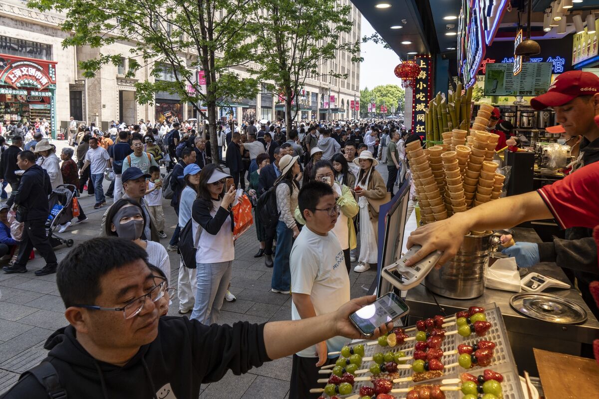 bloomberg.com - Chinese Economy Stuck in Slow Lane as Consumption Heads for Drop