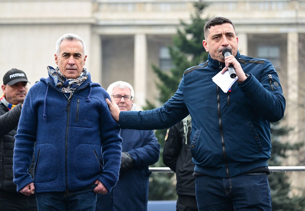 Romanian Far-Right Regroups as Frontrunner Barred From Vote