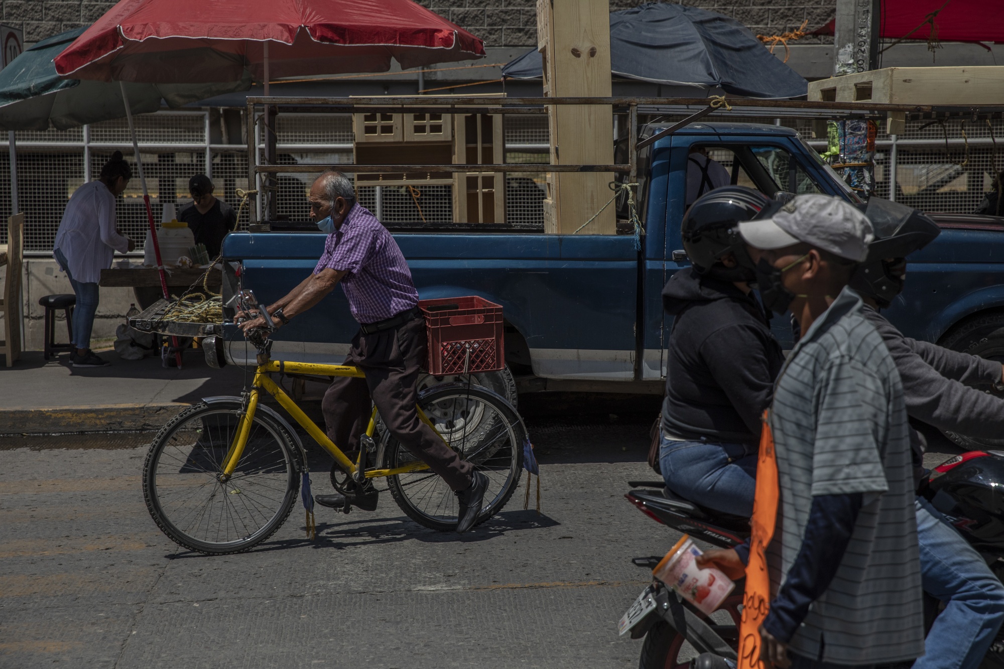 Mexican Workers Defy Estimates by Sending Record Cash Back Home Bloomberg