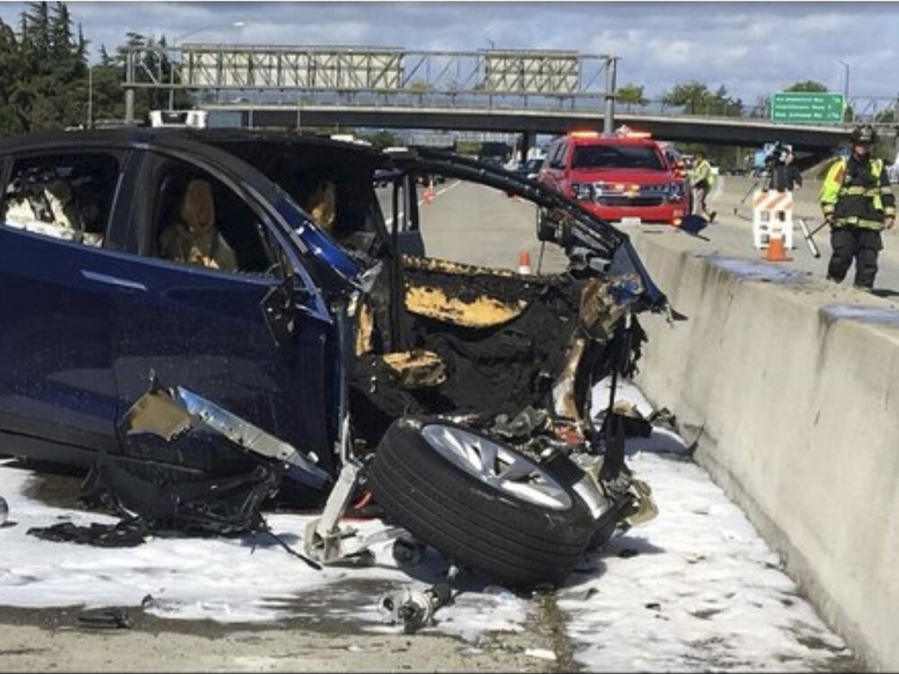 Electric Car Era Threatens Firefighters With New Road Risks Bloomberg Electric Car Era Threatens Firefighters With New Road Risks
