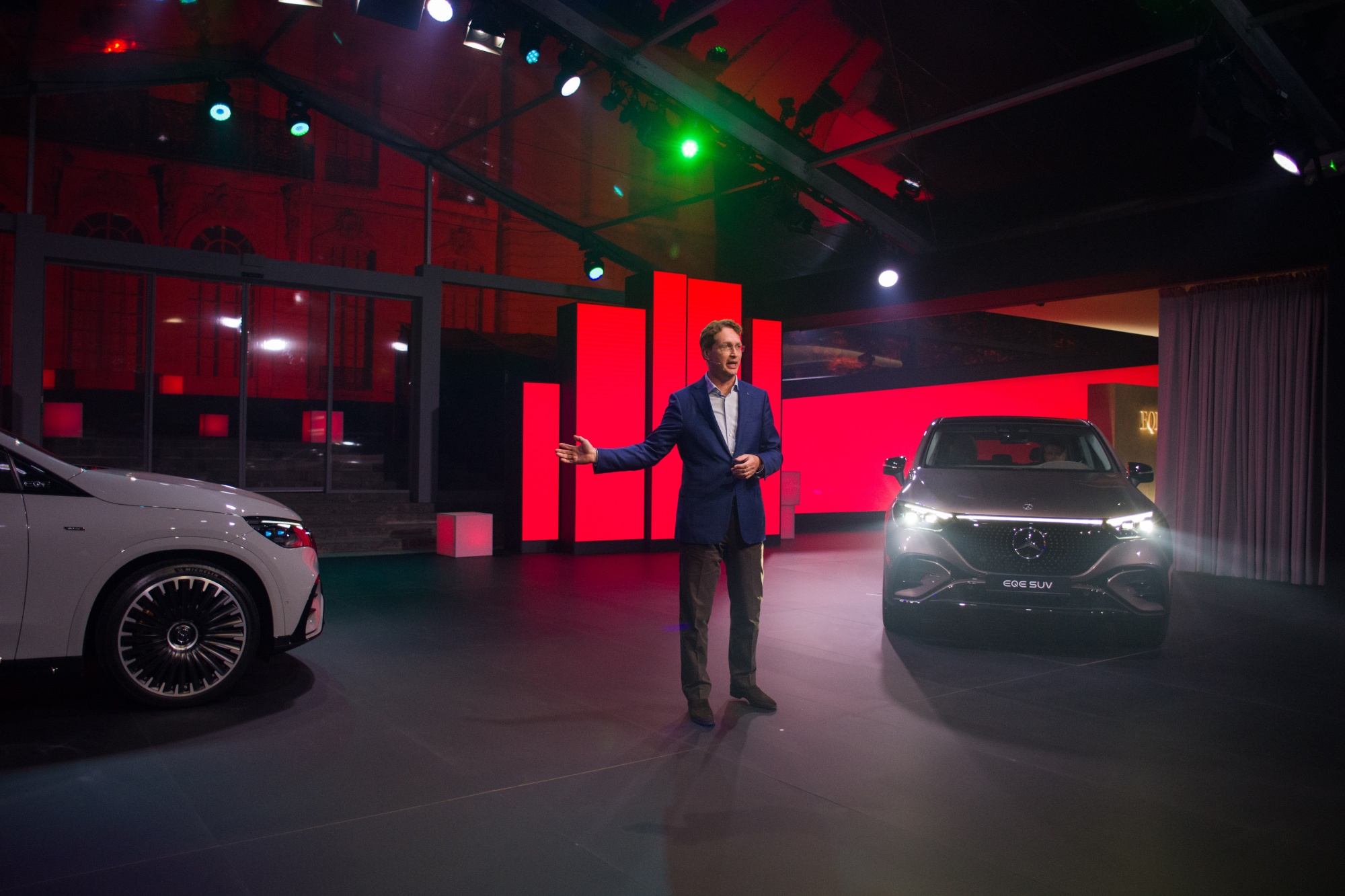 Mercedes Unveils New Electric SUV Aimed at Tesla's Model Y - Bloomberg