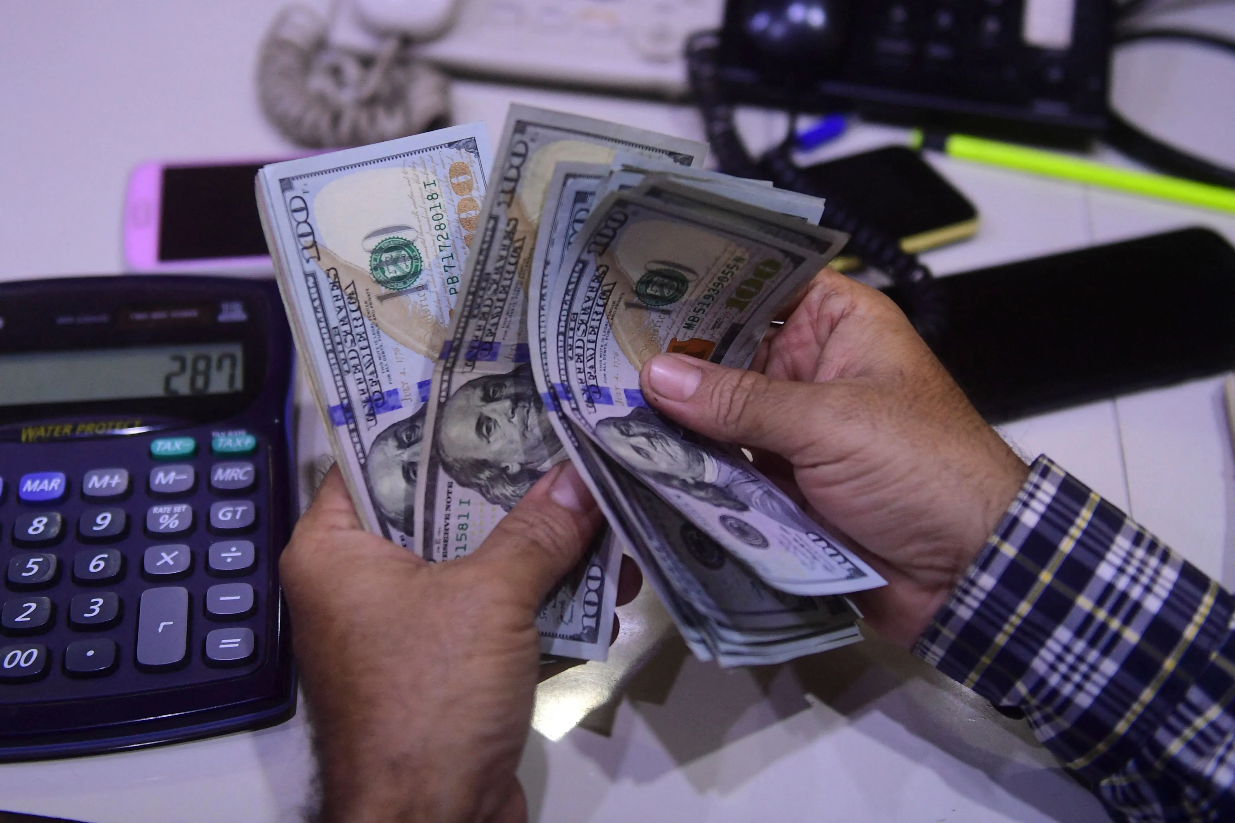 The stability of taxable money-market funds that are yielding more than 5% has proved irresistible to many investors.&nbsp;