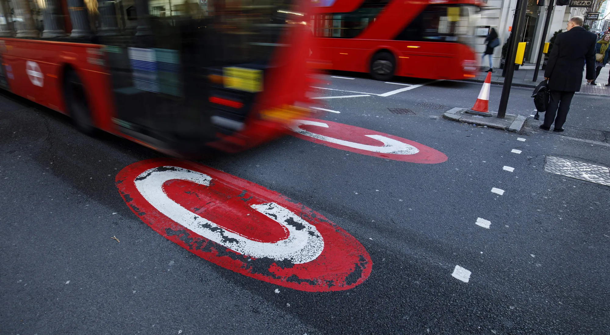 BRITAIN-FINANCE-BUSINESS
