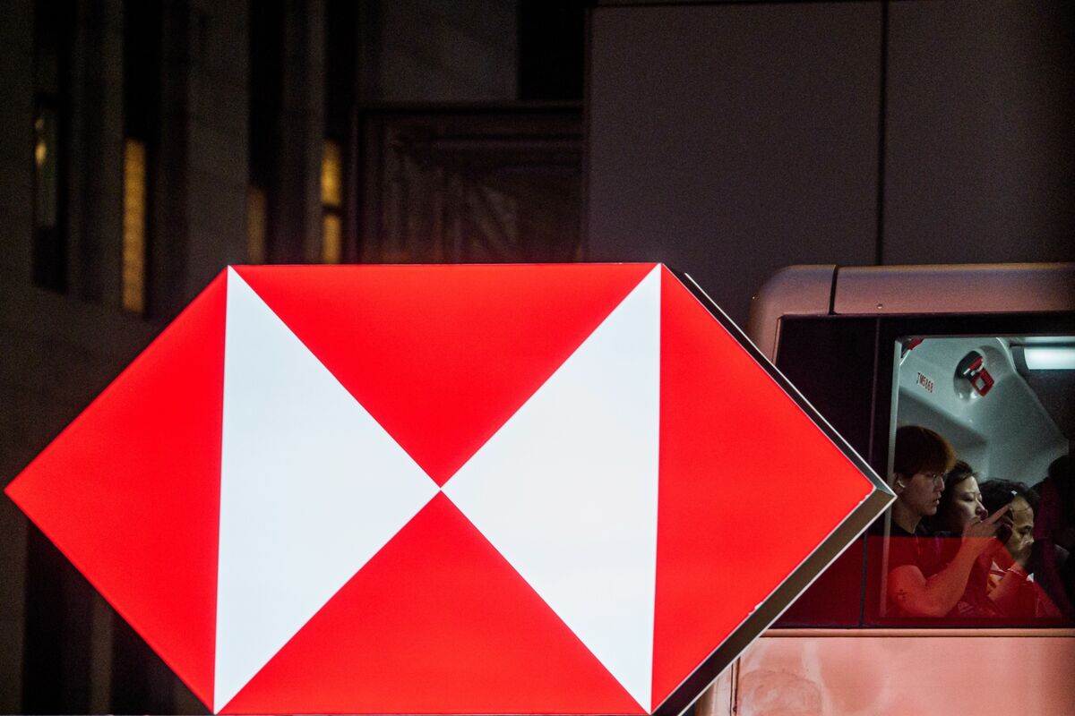 
                            HSBC’s Swiss Private Bank Boosts Some Banker Pay to Stem Exits