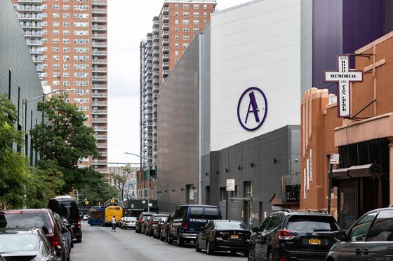 New York City Warehouse Storing Million-Dollar Art to Shut Down