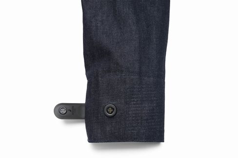 A removable "smart tag" allows the jacket to connect to your phone or tablet via Bluetooth.
