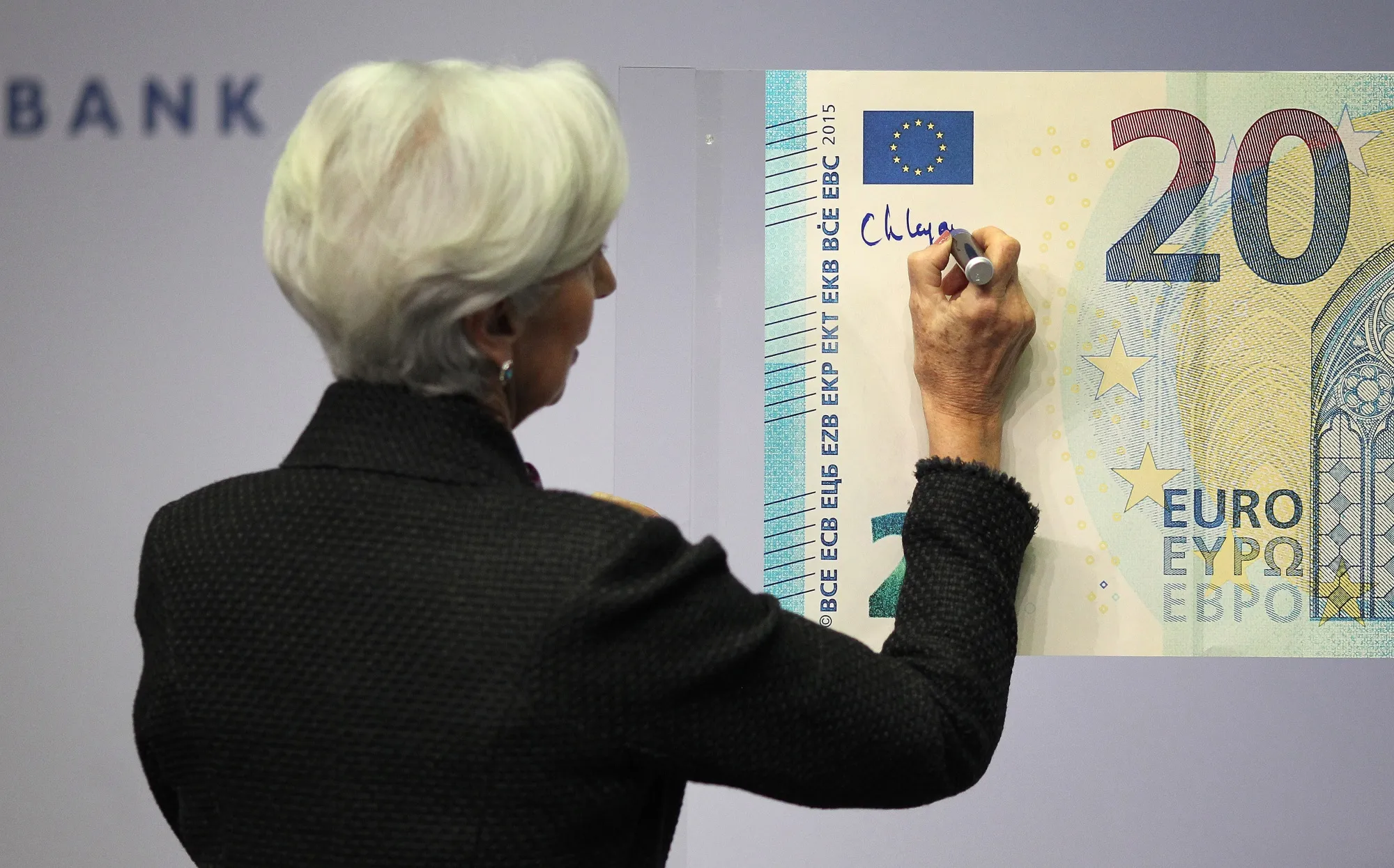 The Digital Euro Endures Even as Crypto FOMO Fades - Bloomberg