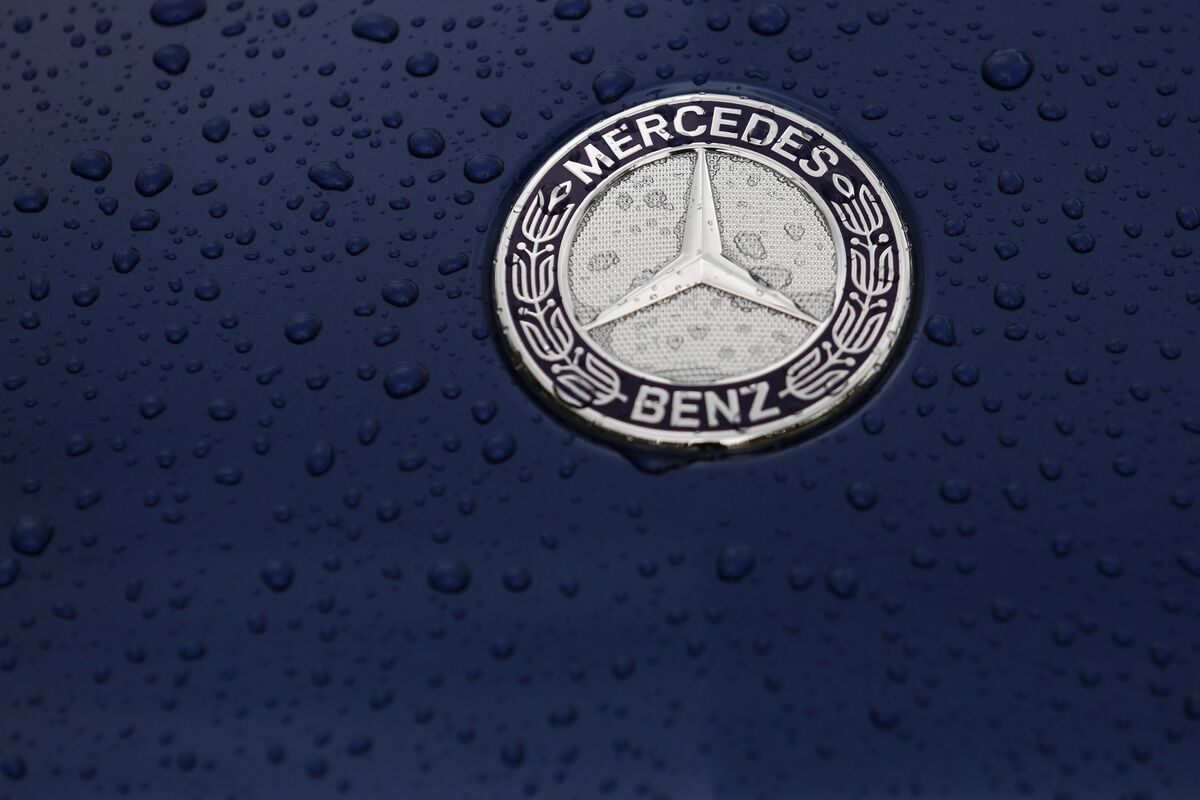 Mercedes-Benz Dealer Lei Shing Hong Plans $800 Million Relisting