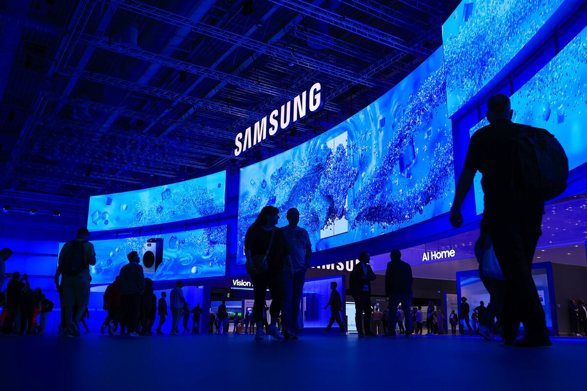 Samsung to Showcase Its First Ever Trifold Phone at APEC Summit