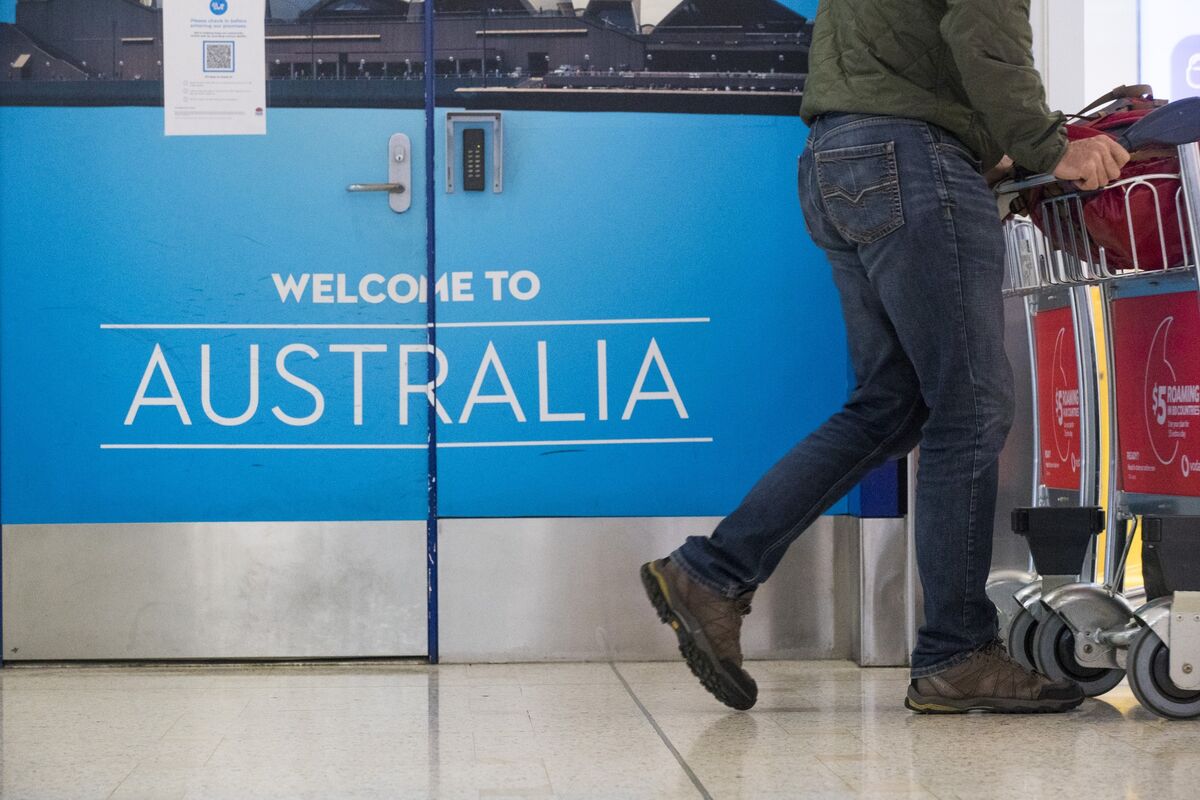 Sydney Airport Controller Shortage Seen Persisting For Months
