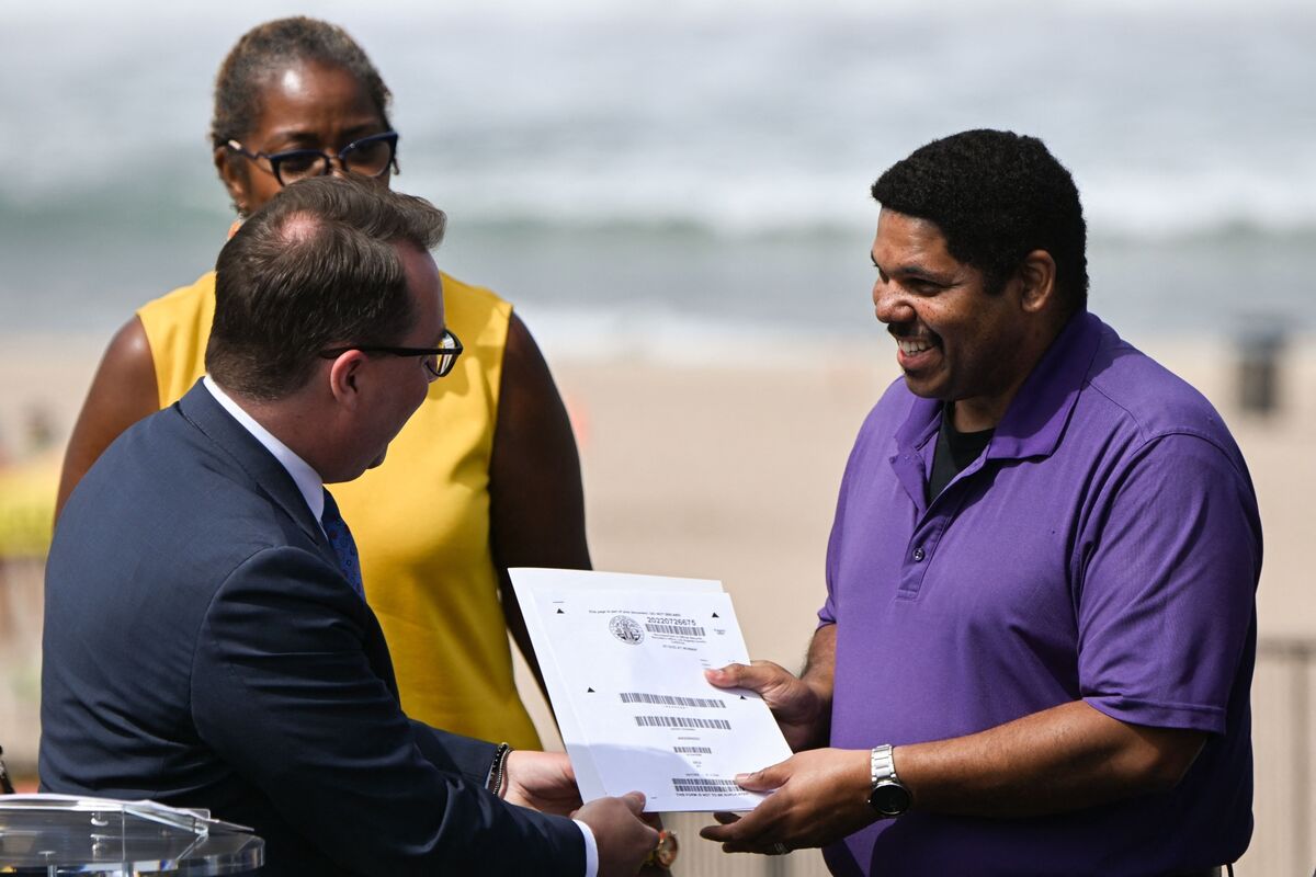 Los Angeles Returned Land to a Black Family. Was It Reparations?