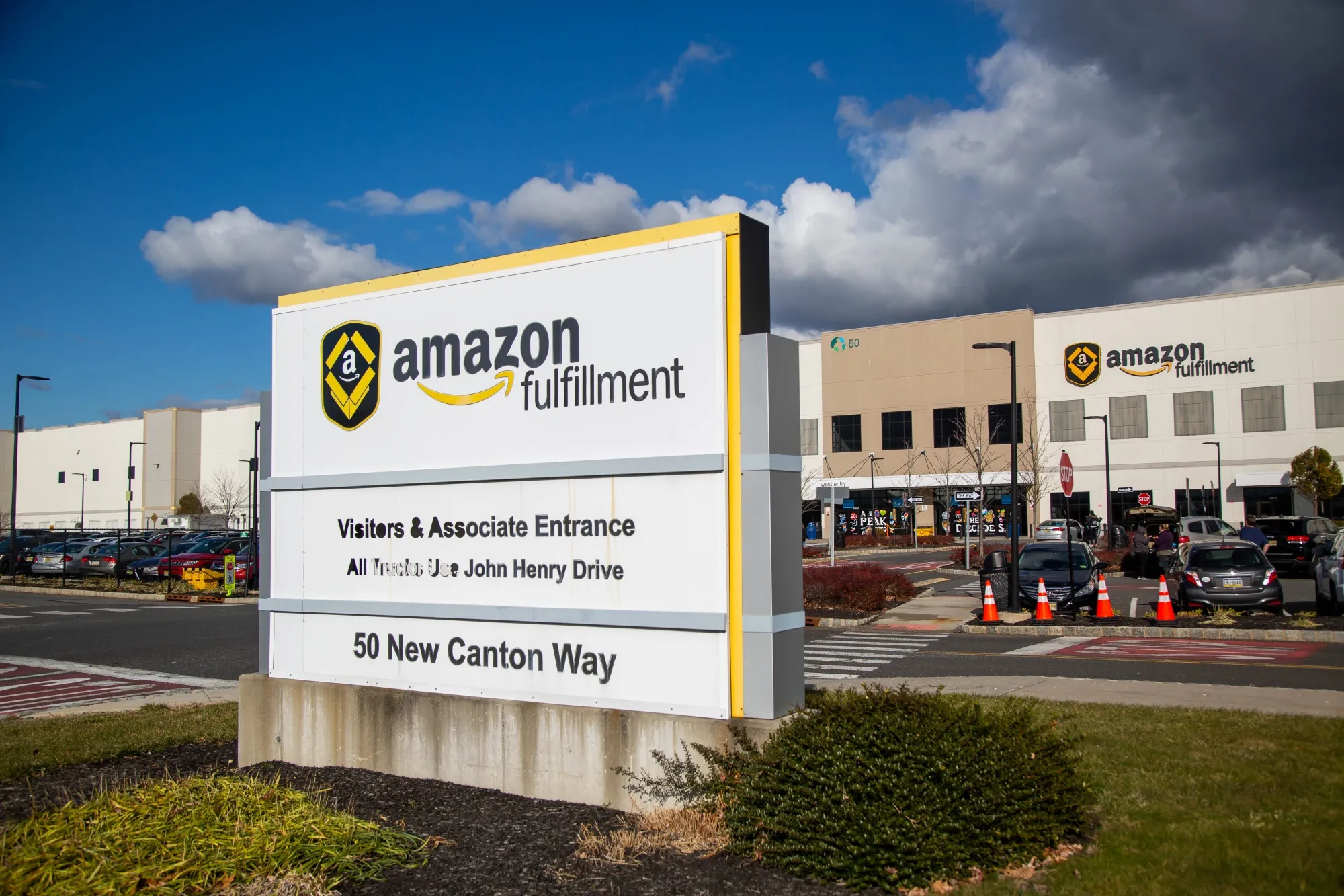 アマゾン、1対20株式分割と100億ドル自社株買い発表－株価上昇