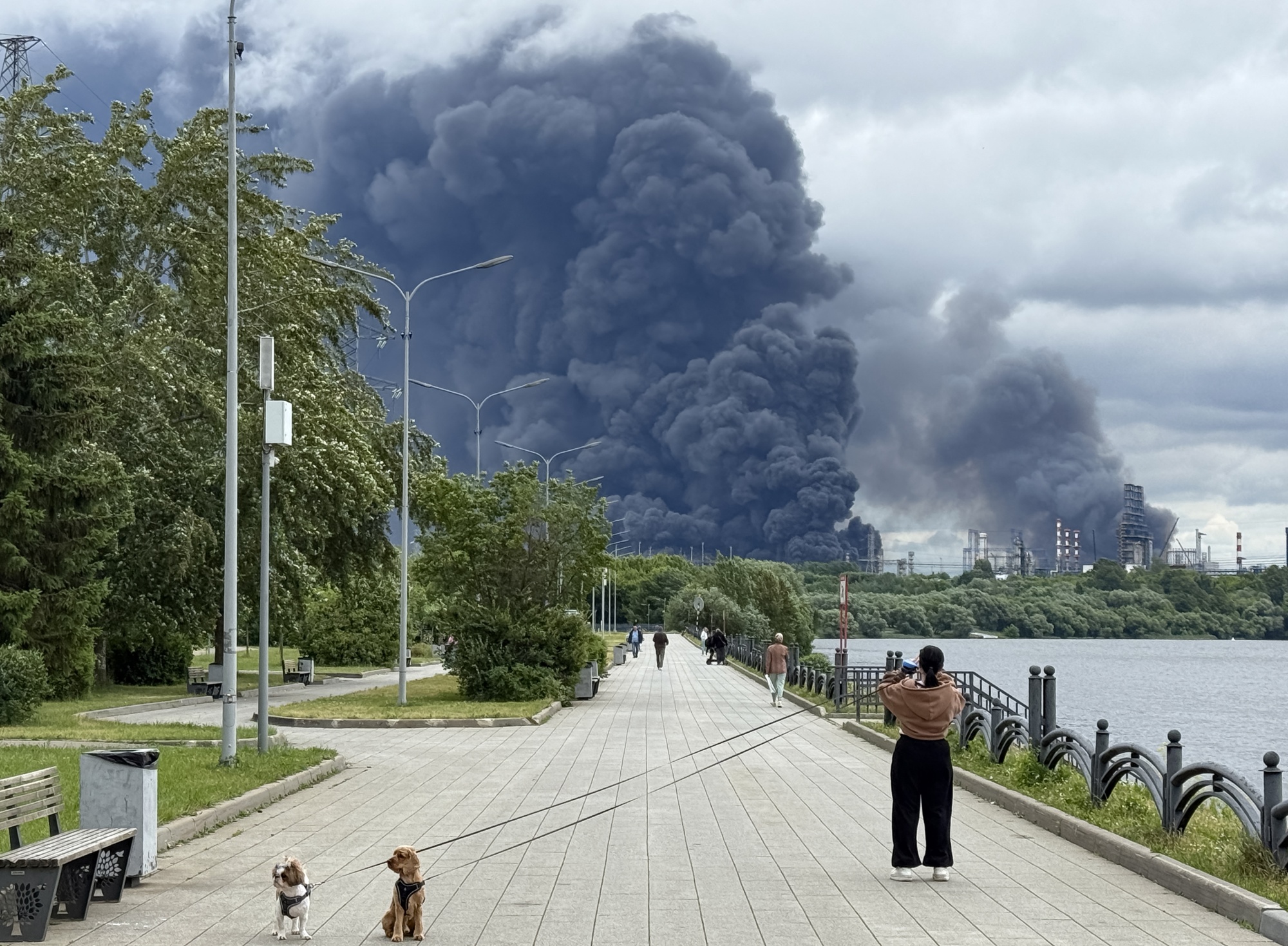 Black smoke rises from the area of the Russian oil producer Gazprom Neft's Moscow oil refinery. Source: AFP/Getty Images