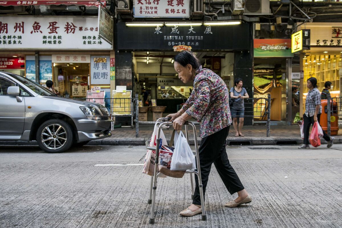 Гонконгский доллар фото. Экономический рост китая. Зарплаты в гонконге. Зарплаты в гонконге. Гонконг зарплата в месяц.